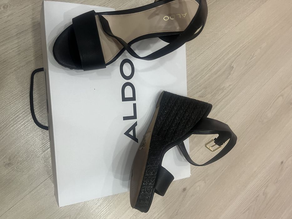 Продам босоножки