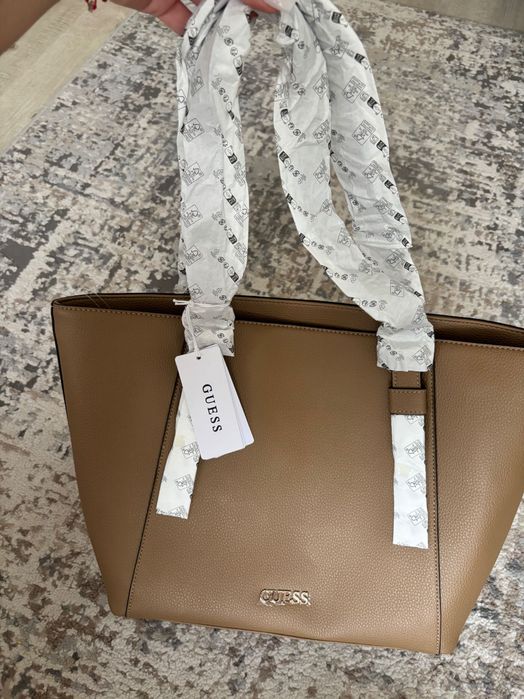 Дамска чанта Guess