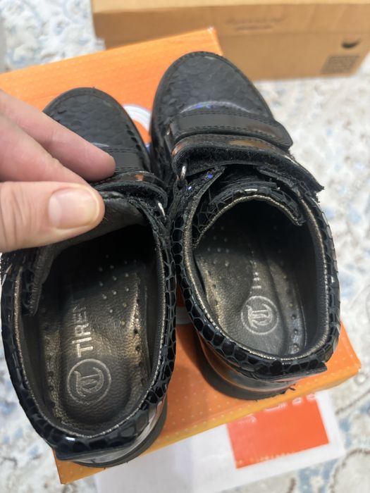 Продам обувь 5500 тг,