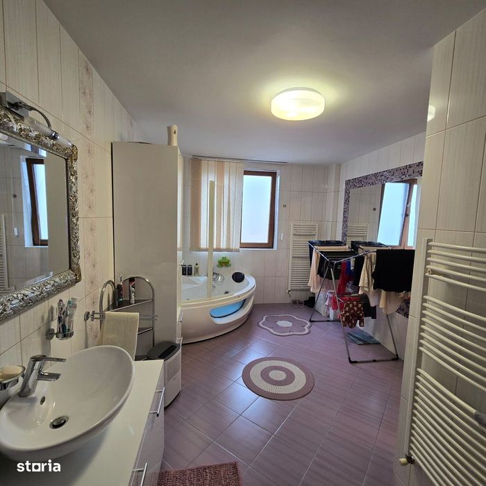 Vând apartament cu 4 camere ultracentral