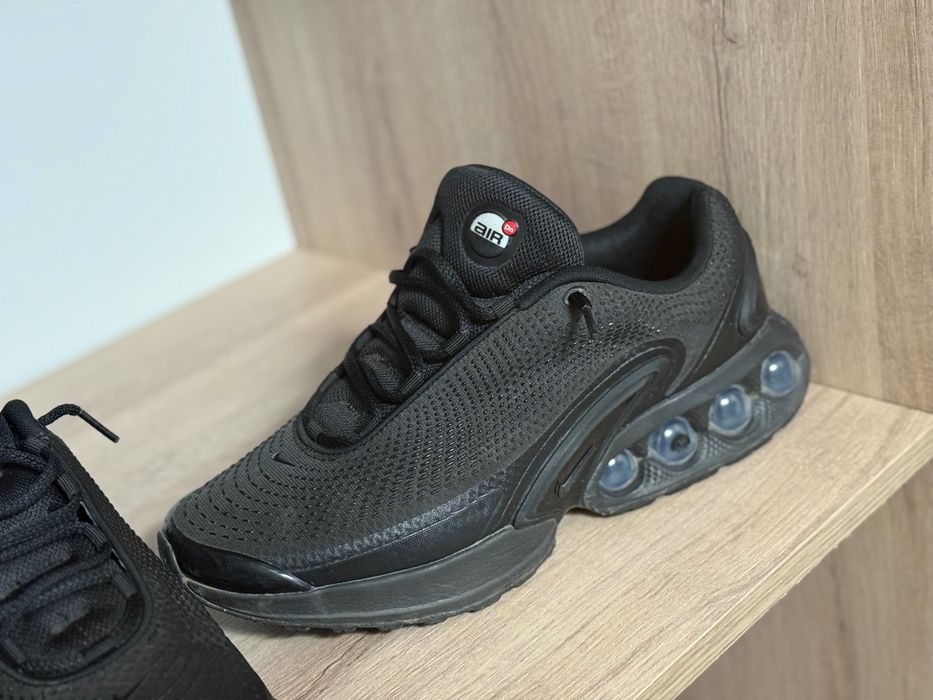 Продавам обувки  Nike air max dn