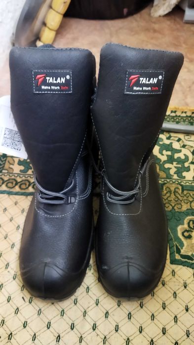 Продам берцы новые.