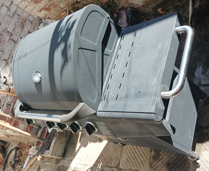 Голямо газово барбекю