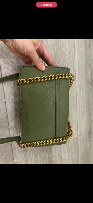 Зеленая сумка Charles & Keith