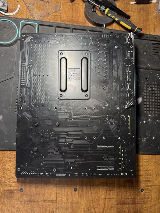 Gigabyte B560 AORUS ELITE – AM4 – Perfect funcțională