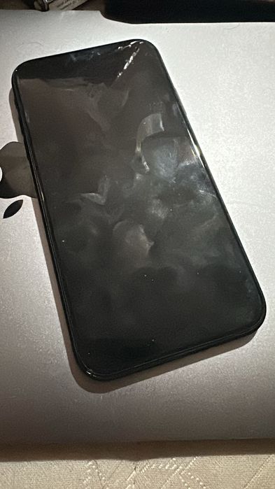 Iphone XR със заключен icloud,за части!