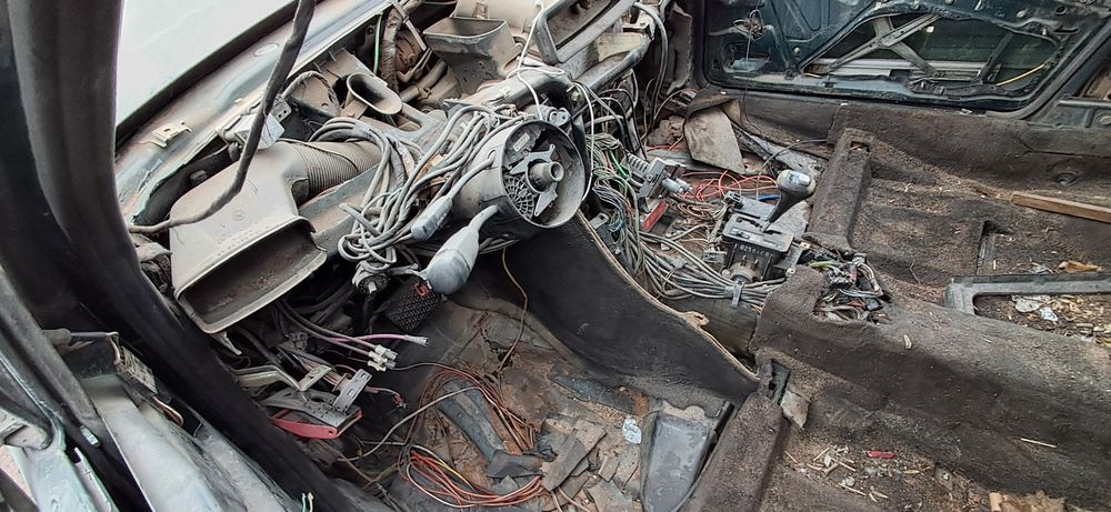 В разборе мерседес 124