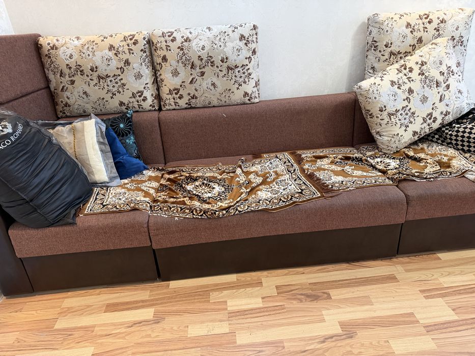 Продам раскладывающийся диван