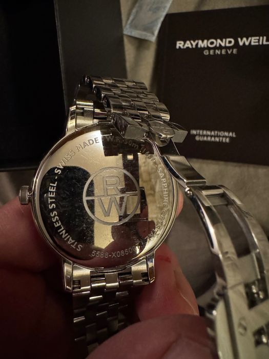 Продавам оригиналния си часовник RAIMOND  WEIL. Слагал съм го 3 пъти