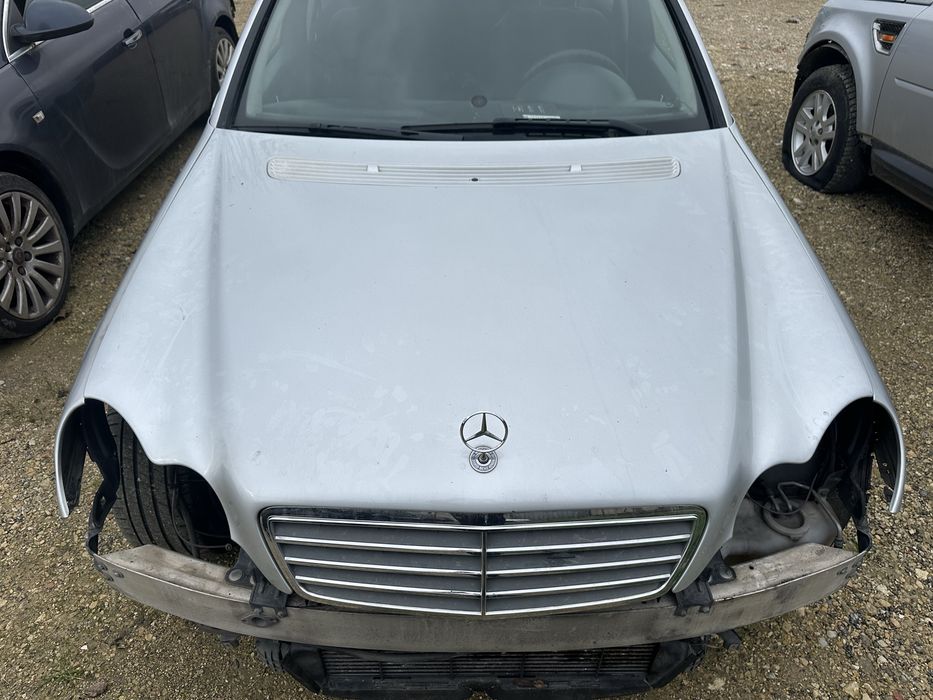 Преден капак за Мерцедес W203 C classa