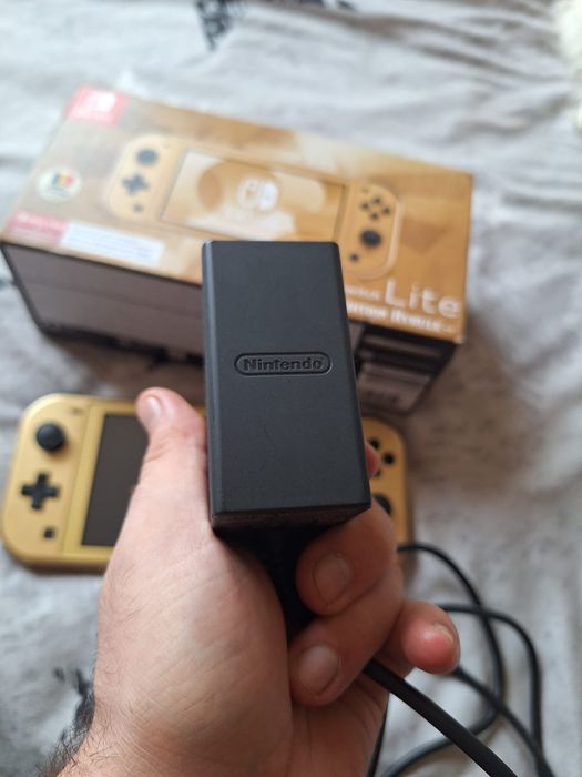 Nintendo Switch Lite Hyrule Edition