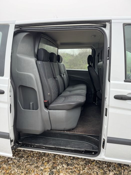 Mercedes Vito extralung 5 locuri + marfa / an 2011