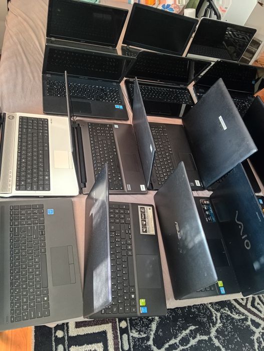 Vând mai multe laptopuri de la dual core la i7