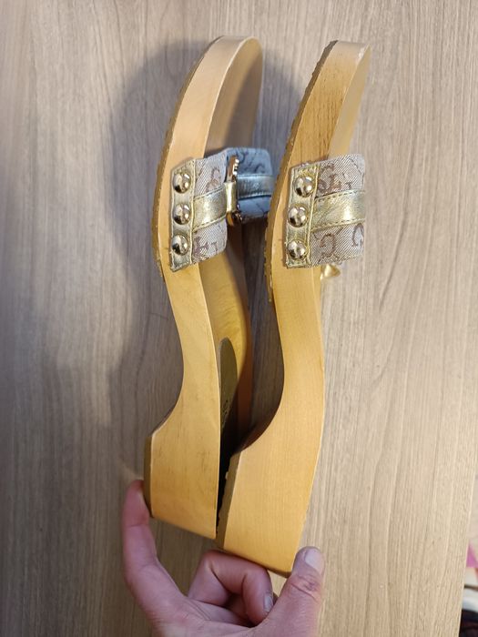 Saboți /Papuci Guess by Marciano. Talpă lemn , mărimea 37