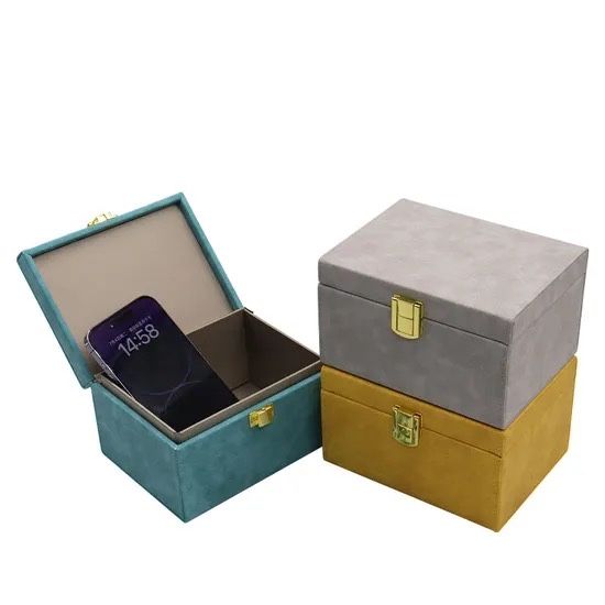 Vand cutii handmade din piele, protectie chei telefon etc
