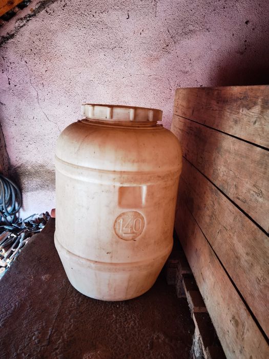 Butoaie plastic 140 l