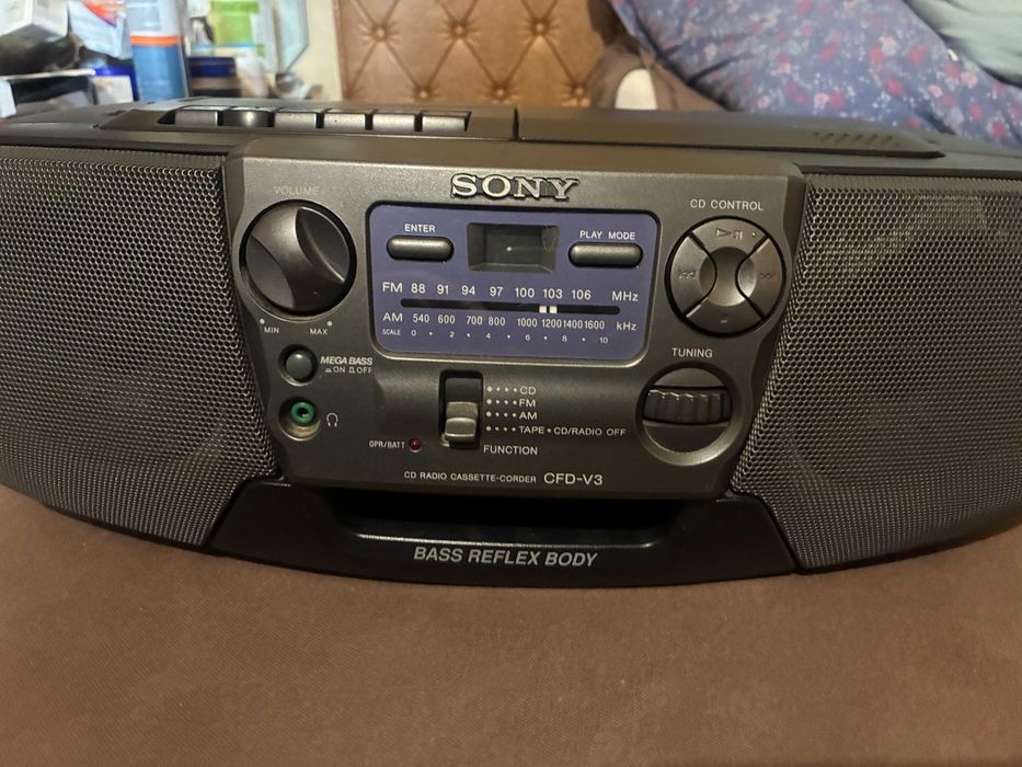 Радиокасетофон с CD Sony CFD-V3 – Отличен звук (Mega Bass)