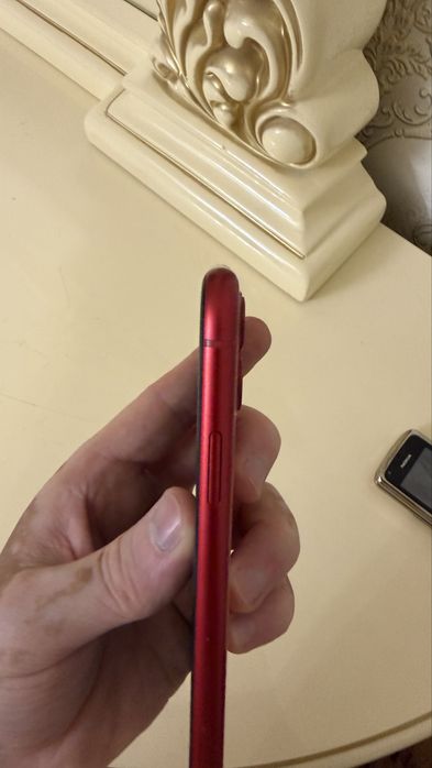Iphone 11 red.
