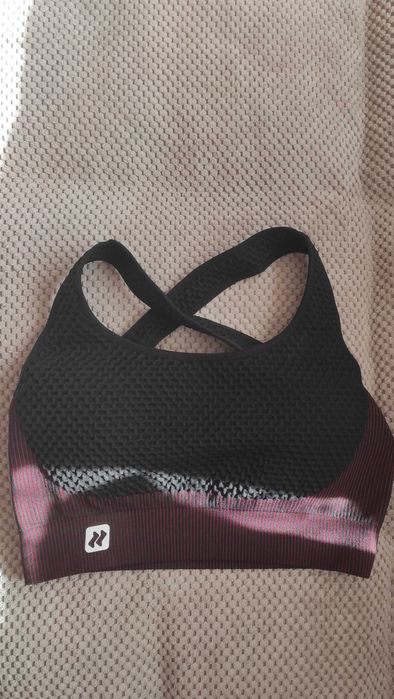 Спортно късо якенце и бюстие комплект