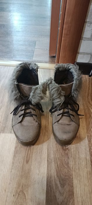 Женские зимние ботинки