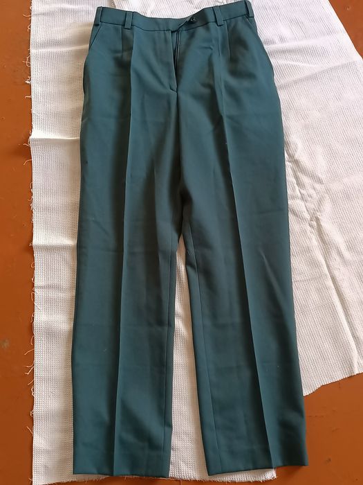 Продам платье и костюмы.