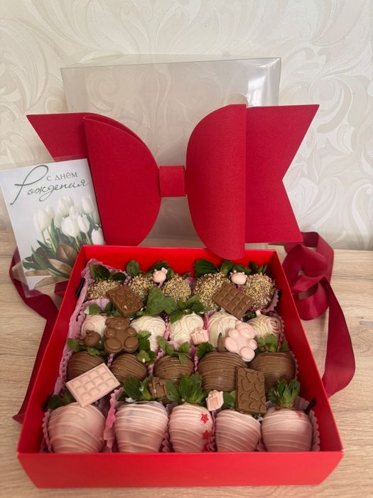 Клубника в шоколаде Бенто торт