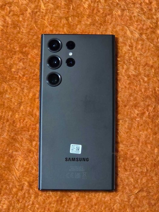 Продавам телефон SAMSUNG GALAXY S23 ULTRA 512GB RAM 12GB черен