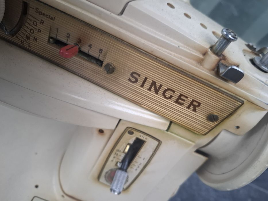 Masina de cusut Singer electrică