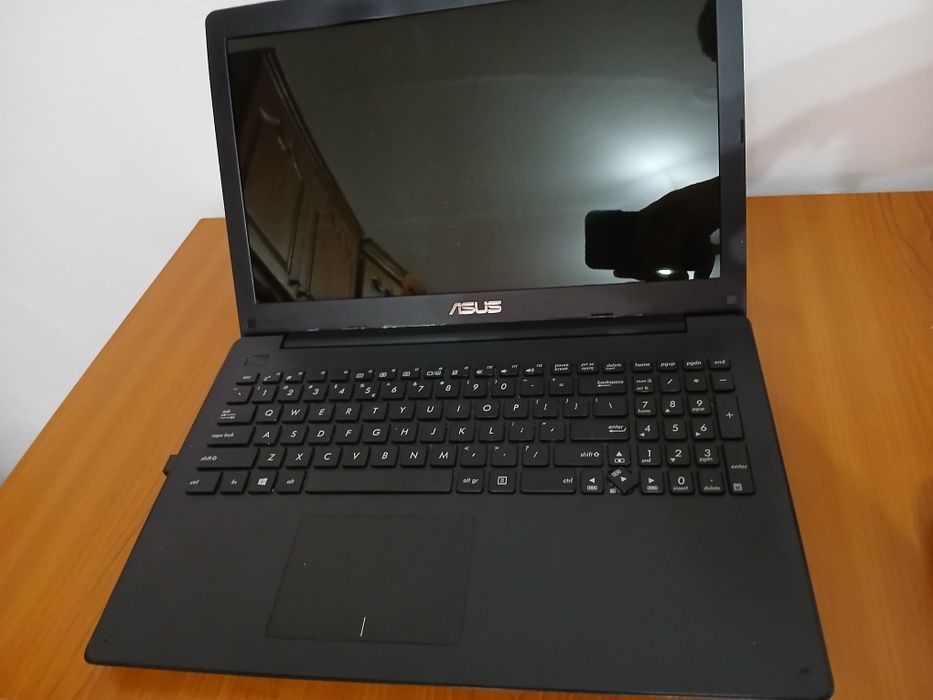 Laptop ASUS X553MA-XX432D cu procesor Intel® Celeron® Quad-Core N2940,