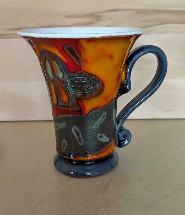 Продавам 2 ръчно рисувани чаши плюс захарница от Danko Pottery