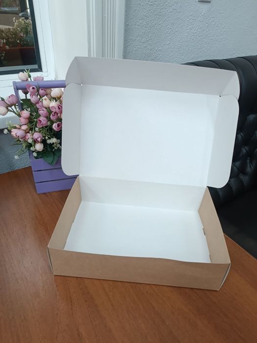 Картонная коробка