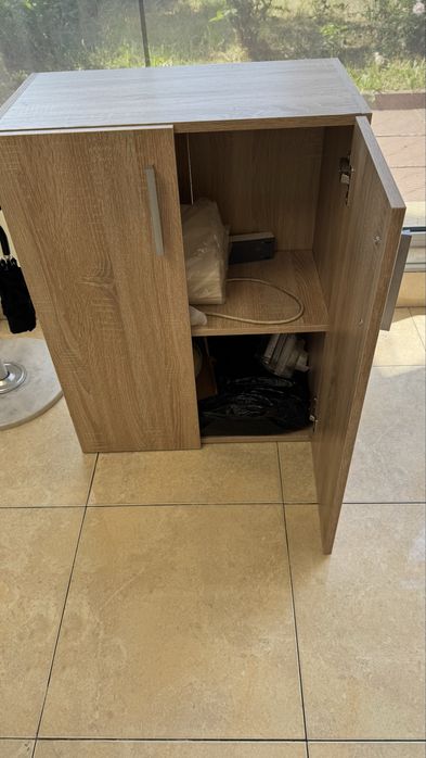 Стенна етажерка и шкаф