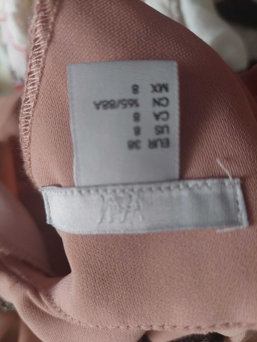 Rochie umeri bufanti