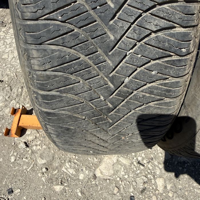 2 броя зимни гуми Goodride 215/55 R17 Dot 4623 ном 729