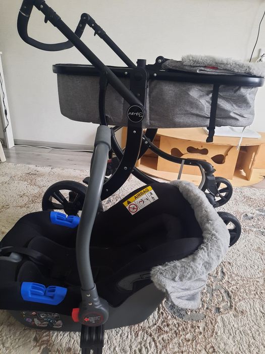 Коляска с люлькой