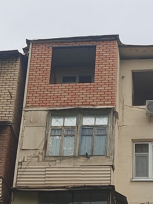 Кладка кирпича балконов балконга гишт терамиз