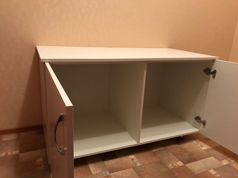 Шкаф большой, белый