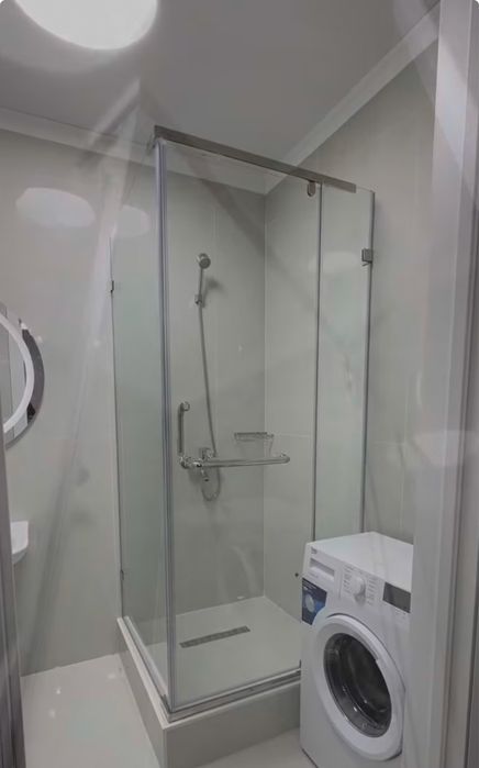 Душевые кабины из стекла