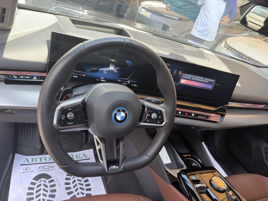BMW i5 40L M-Sport 2025 yil full dop opsiya