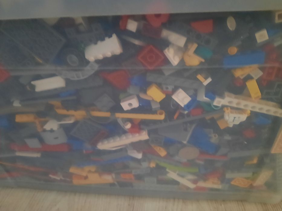 Vand piese lego la kg. Doar lego original