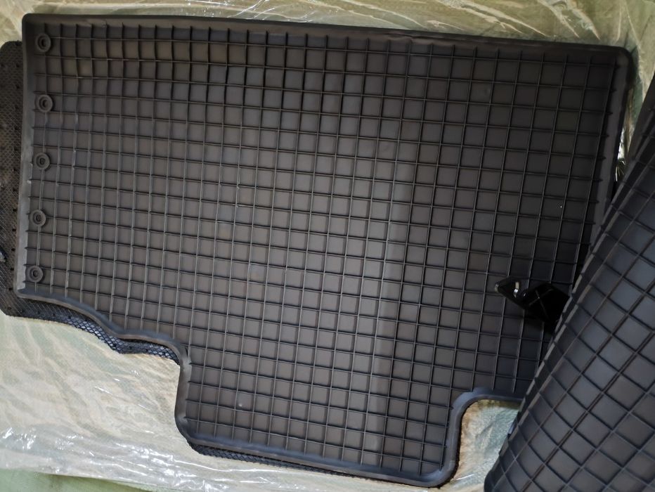 Полики Geely Monjaro. Новые.