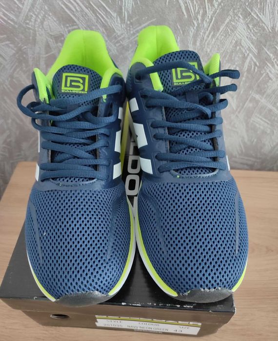 Продавям маратонки Булдозер.