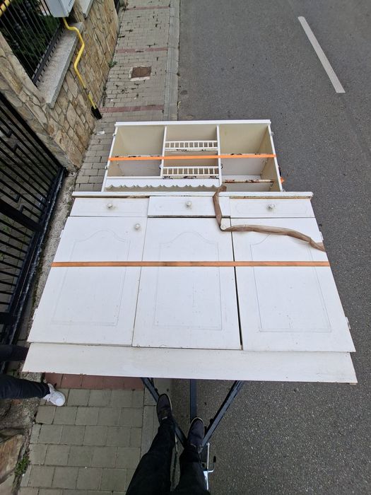 Dulap vechi 1.8 x 1.3m
