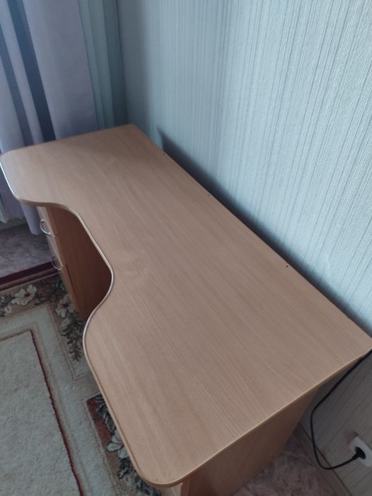 Продам стол письменный