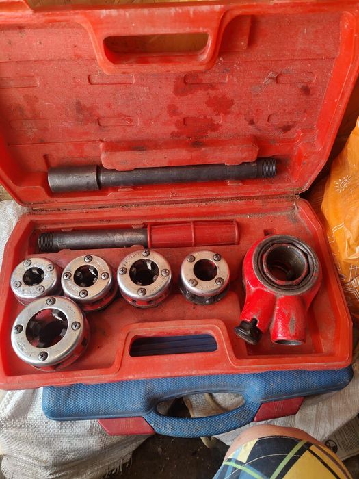 Trusă filieră manuală pentru filetat țevi (clichet + 5 capete) - cutie inclusă