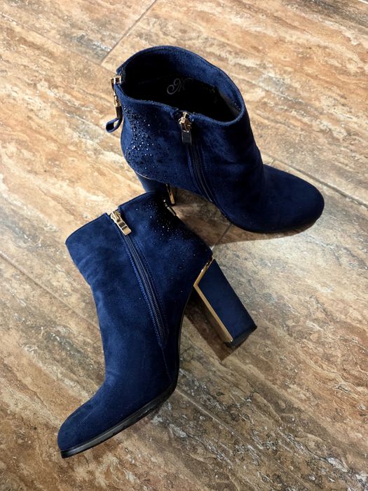 Сини велурени боти