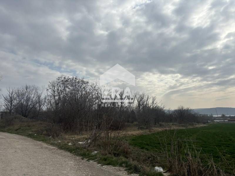 Урегулиран поземлен имот за продажба, за складови дейности, в Западна