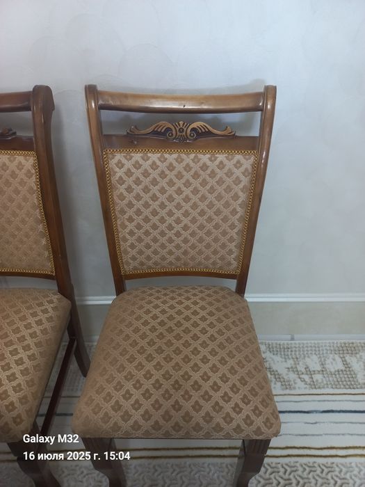 Зал учун стол стул