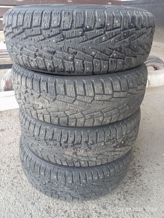 Продаю зимние шыны 215/60 R16