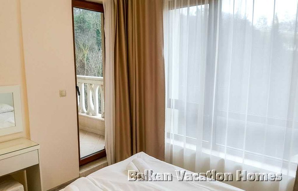 Продава се Тристаен апартамент в с. Аспарухово, Област Варна - 92 кв.м за 909 €/кв.м - Снимка #12